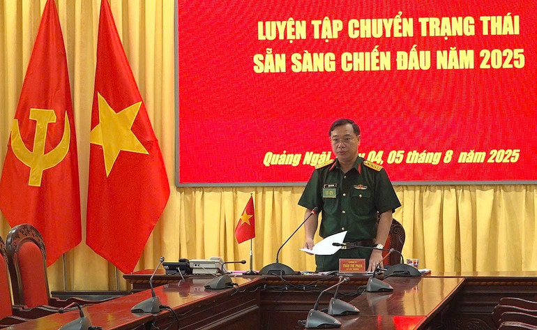 Đại tá Phan Đại Nghĩa, Phó Tư lệnh kiêm Tham mưu trưởng Quân khu 5 phát biểu khai mạc. z6875735765252-4cfb23a416396529344b21fce46162f4.jpg