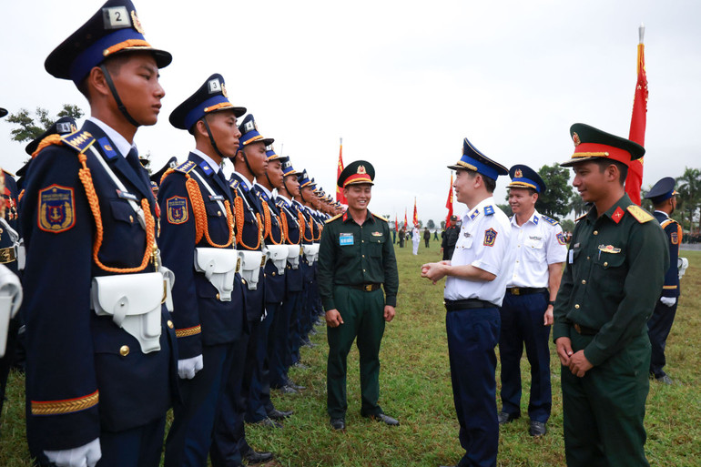 Lãnh đạo Cảnh sát biển Việt Nam thăm, động viên các chiến sĩ tham gia diễu binh, diễu hành. trung-tuong-bui-quoc-oai-chuc-cac-luc-luong-hoanh-thanh-xuat-sac-nhiem-vu-a80.jpg