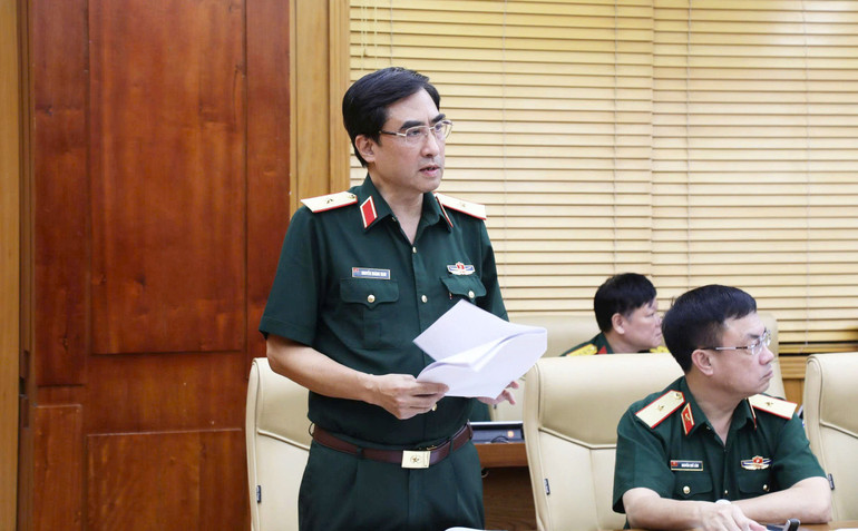 Đồng chí Thiếu tướng Nguyễn Hoàng Nam, Bí thư Đảng ủy, Phó Cục trưởng Cục Xe máy-Vận tải, Khối trưởng Khối thi đua số 2 báo cáo kết quả công tác thi đua, khen thưởng và phong trào Thi đua Quyết thắng năm 2025. z7147455342129-f250f2cc67e4a7f83b7333b43aebff83.jpg