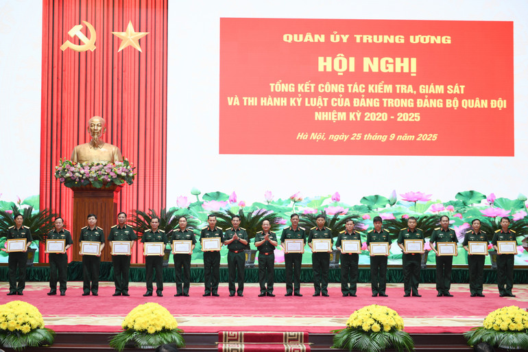 Quân ủy Trung ương đã tặng Bằng khen cho 15 tập thể có thành tích tiêu biểu trong thực hiện nhiệm vụ kiểm tra, giám sát nhiệm kỳ 2020-2025. bnd-0839.jpg
