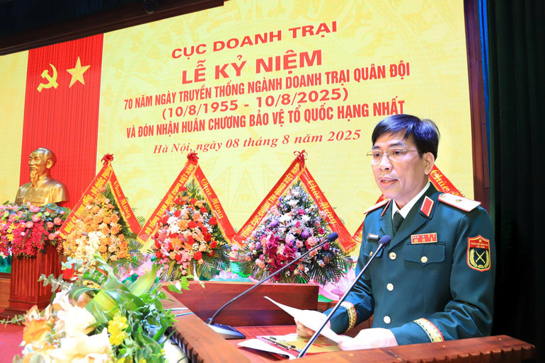 Thiếu tướng Nguyễn Quang Bỉnh, Cục trưởng Cục Doanh trại trình bày diễn văn tại buổi lễ. z6886274889245-c104992625f40de271c215b297c5bb1d.jpg