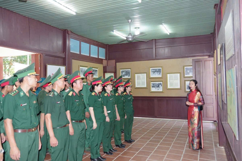Các hoạt động về nguồn tại Khu di tích lịch sử Nước Oa (xã Trà Tân, thành phố Đà Nẵng). z6925272911494-1286eb0feccecaa6a8baf4d1e16e7b2f.jpg