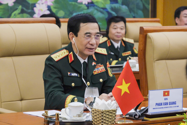 Đại tướng Phan Văn Giang, Ủy viên Bộ Chính trị, Phó bí thư Quân ủy Trung ương, Bộ trưởng Quốc phòng tại cuộc hội đàm. z6828553612368-e5be38f3225917508034397665a3cc52.jpg