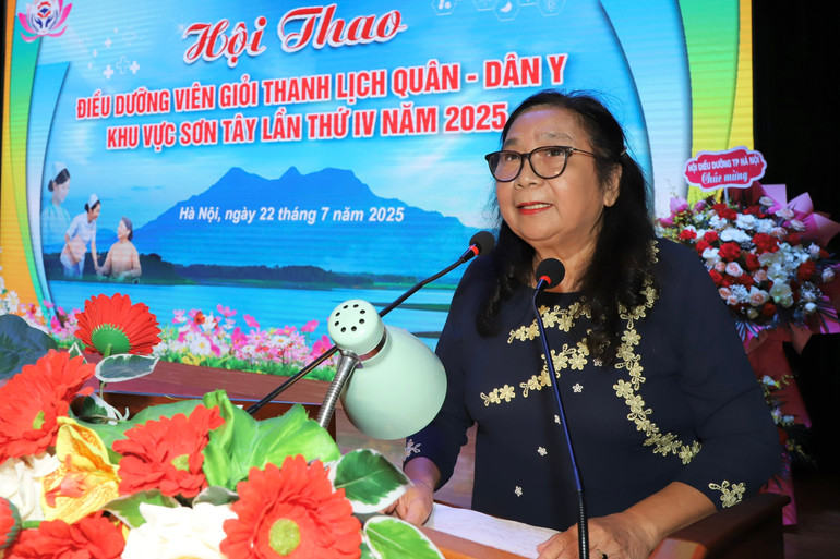 Thầy thuốc Ưu tú Nguyễn Thị Minh Tâm, Phó Chủ tịch Hội Điều dưỡng Việt Nam, Chủ tịch Hội Điều dưỡng Hà Nội phát biểu tại hội thao. z6830877413126-ffb88e52aef1e38c23deffa383f97aaa.jpg