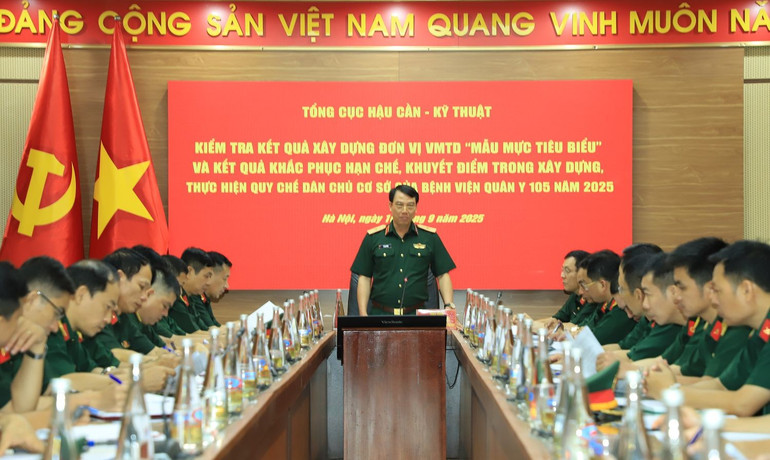 Thiếu tướng Vũ Văn Cường, Phó Chính ủy Tổng cục Hậu cần-Kỹ thuật chủ trì kiểm tra. 1.jpg