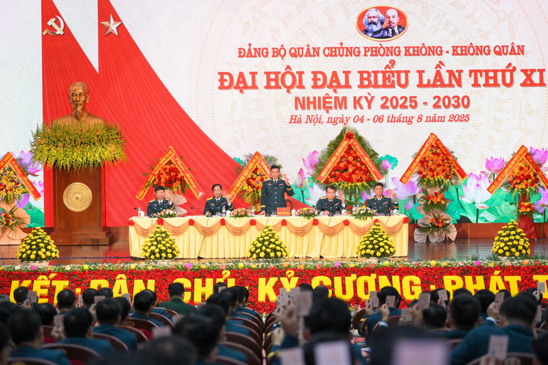 Đại hội biểu quyết. quan-chung-pkkq-2857.jpg