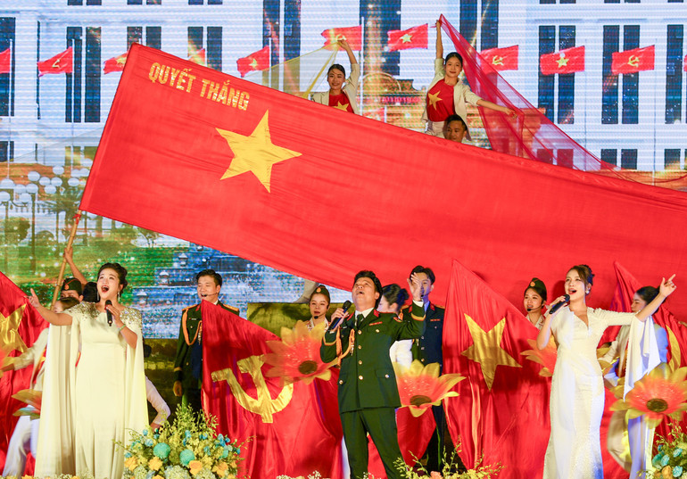 Các tiết mục nghệ thuật chào mừng Đại hội. quan-khu-2-24.jpg