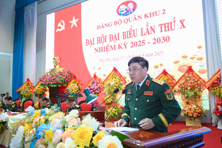 Trung tướng Phạm Đức Duyên, Bí thư Đảng ủy, Chính ủy Quân khu 2 phát biểu tại Đại hội. quan-khu-2-1813.jpg