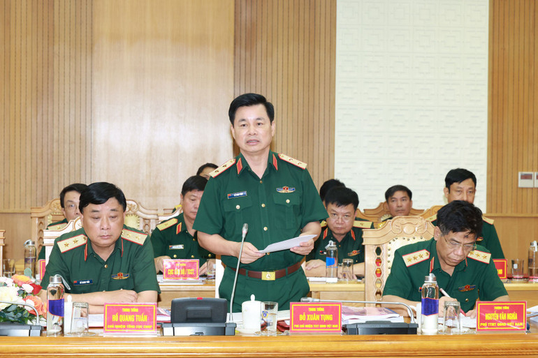 Trung tướng Đỗ Xuân Tụng, Phó Chủ nhiệm Tổng cục Chính trị Quân đội nhân dân Việt Nam phát biểu tại Hội nghị. 6-1.jpg