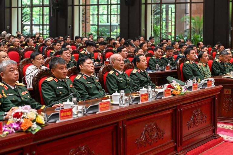 Đại biểu tham dự buổi lễ. z6814228355181-c01f0f92ee517947c35774a0ad630d5c.jpg
