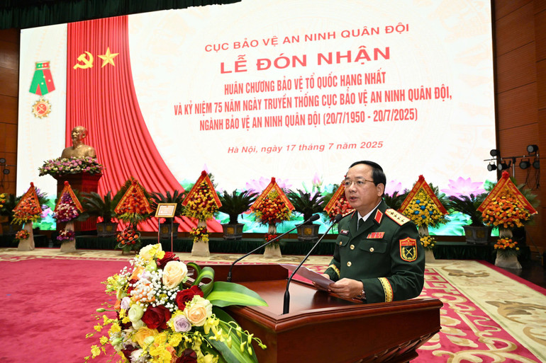 Đại tướng Trịnh Văn Quyết, Bí thư Trung ương Đảng, Ủy viên Thường vụ Quân ủy Trung ương, Chủ nhiệm Tổng cục Chính trị Quân đội nhân dân Việt Nam phát biểu chỉ đạo tại buổi lễ. z6814228346684-6e52a17c4e8ab264e42102c15ee0208d.jpg