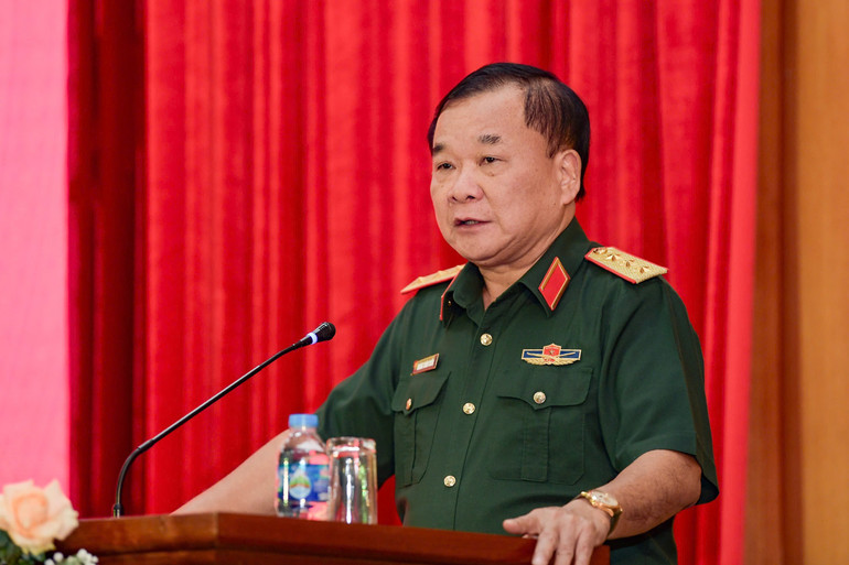Thượng tướng Hoàng Xuân Chiến thay mặt Quân ủy Trung ương, Bộ Quốc phòng, Tổ Công tác liên ngành, Ban Chỉ đạo Bộ Quốc phòng về tham gia hoạt động Gìn giữ hòa bình Liên hợp quốc, phát biểu kết luận hội nghị. img-1760594457341-1760594521167.jpg