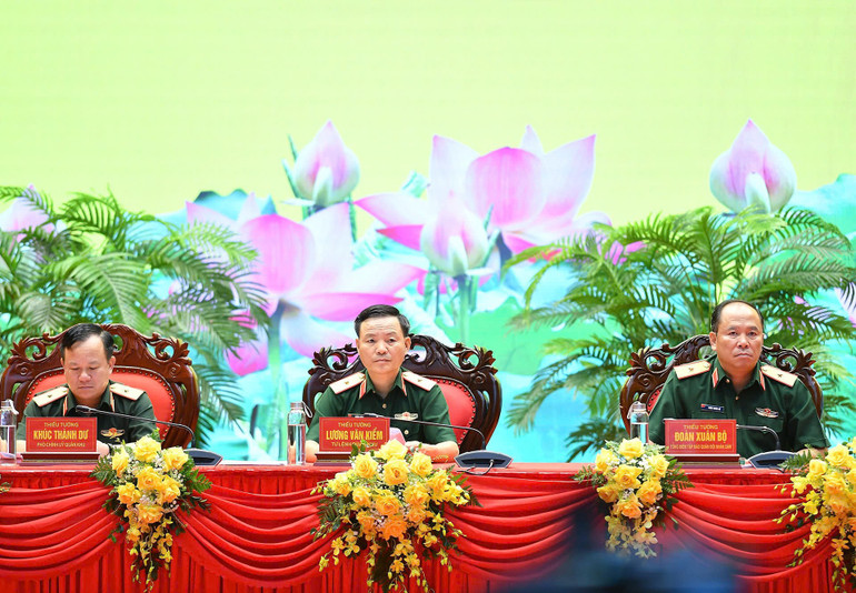 Đoàn Chủ tịch Hội thảo. z7086753008395-eb2d2825f14016256be815ab06f1c6c8.jpg
