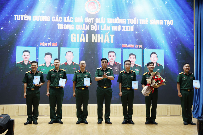 hoa-quang-tuan.jpg
