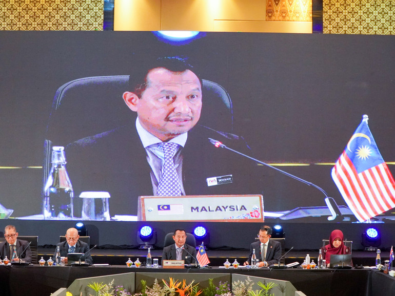 Chủ tịch Malaysia, ông Datuk Lokman Hakim bin Ali, Tổng Thư ký Bộ Quốc phòng Malaysia phát biểu khai mạc. qpqt-09997.jpg