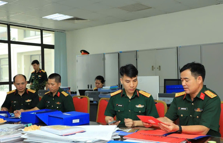 Đoàn công tác kiểm tra các mặt công tác quân sự. z6992861473438-69e03bcf1cb2ad347fb1c705bab82036.jpg