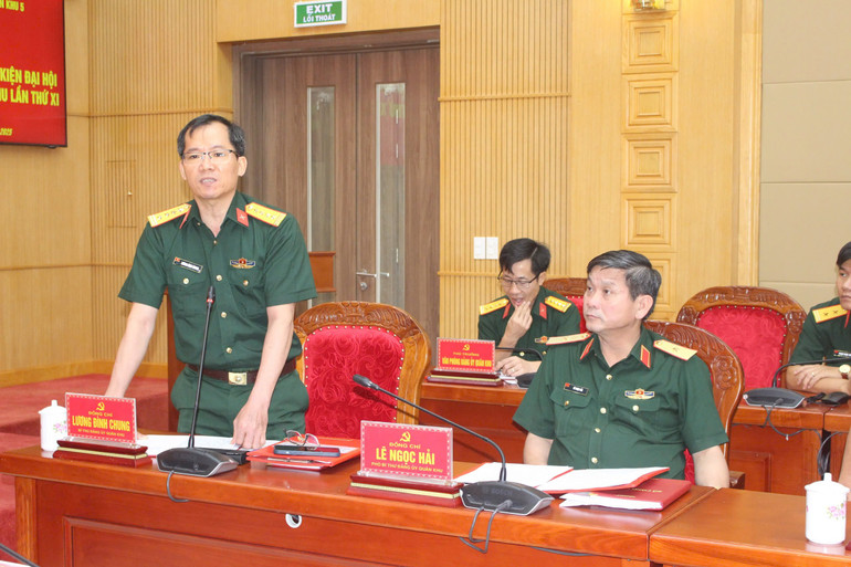 Đại tá Lương Đình Chung, Bí thư Đảng ủy, Chính ủy Quân khu 5 chủ trì Hội nghị. z6825710109875-7911c09e11fcd8b403a701a9b00654c8.jpg