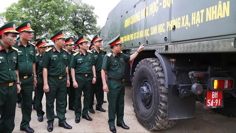 Tổng cục Hậu cần-Kỹ thuật kiểm tra trang thiết bị. img-20250627-185101-2534.jpg