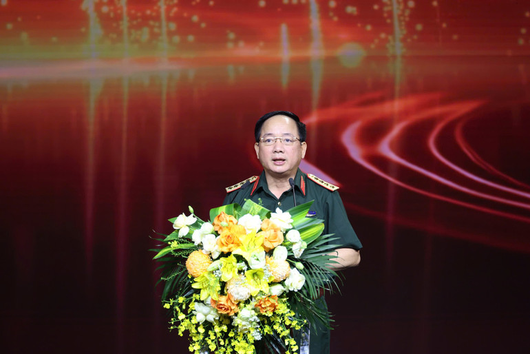 Đại tướng Trịnh Văn Quyết, Bí thư Trung ương Đảng, Ủy viên Thường vụ Quân ủy Trung ương, Chủ nhiệm Tổng cục Chính trị Quân đội Nhân dân Việt Nam phát biểu chỉ đạo. z7137386772496-062e3435ab7922898de6489259ff2179.jpg