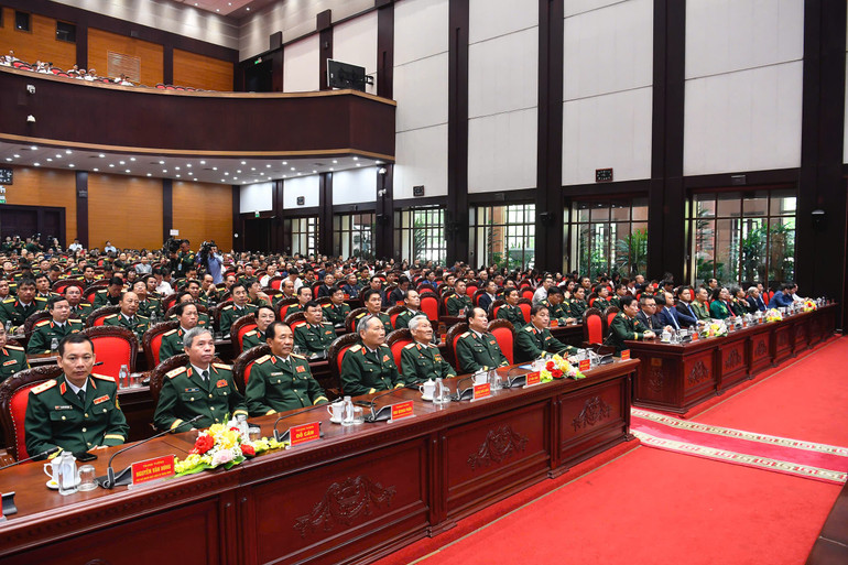 Các đại biểu tham dự buổi lễ. z7136313248667-e22f4d9bdab6d5e8ffcc7b8dc409c678.jpg