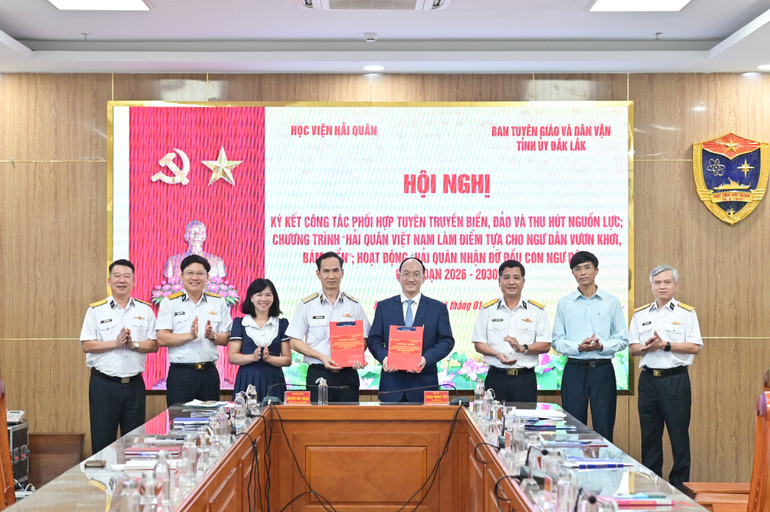 hinh-anh-3-lanh-dao-hoc-vien-hai-quan-va-lanh-dao-ban-tuyen-giao-va-dan-van-tinh-uy-dak-lak-ky-ket-chuong-trinh-phoi-hop-giai-doan-2026-2030.jpg