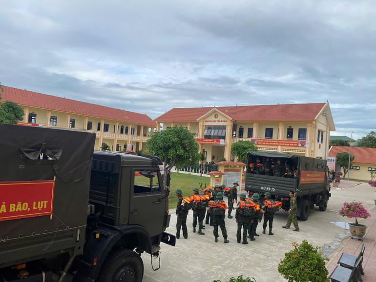 Bộ Chỉ huy Quân sự tỉnh Nghệ An tiếp tục tăng cường thêm lực lượng lên miền tây Nghệ An hỗ trợ nhân dân khắc phục hậu quả lũ lụt. 523420334-4130067783983523-8365682005352291938-n.jpg