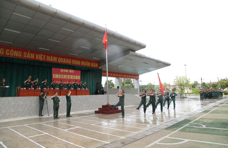 Cán bộ, nhân viên, chiến sĩ Lữ đoàn 649 thực hiện nội dung thi duyệt đội ngũ. a2.jpg