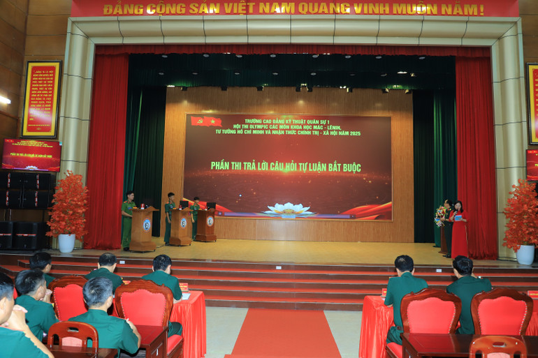 Phần thi trả lời câu hỏi tự luận.. 4.jpg