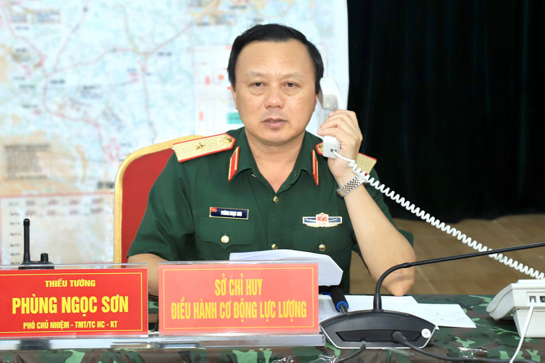 Thiếu tướng Phùng Ngọc Sơn lệnh cho các lực lượng xuất phát. dien-tap-xe-quang-truong-ba-dinh-3.jpg