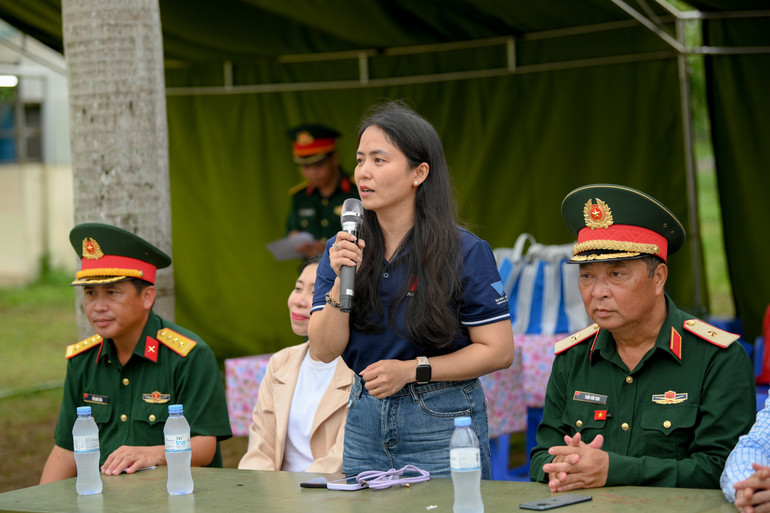 TS Nguyễn Minh Huyền Trang, Phó Trưởng ban Ban Công tác Sinh viên Đại học Quốc gia Thành phố Hồ Chí Minh phát biểu động viên. a80-dh-quoc-gia-5291.jpg