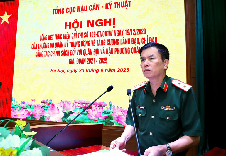 Lieutenant General Do Van Thien, Party Secretary and Political Commissar of the General Department of Logistics and Technology, chaired the Conference. z7040529277823-d341607b5bba7240f1d418552a3a6d87.jpg
