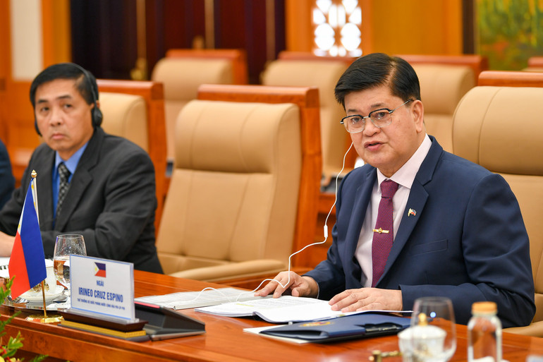 Ο κ. Irineo C. Espino, Υφυπουργός Εθνικής Άμυνας των Φιλιππίνων, μίλησε στον διάλογο. doi-thoai-vn-philip-1662.jpg