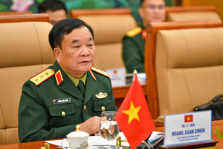 Ο Ανώτερος Αντιστράτηγος Hoang Xuan Chien μίλησε στον διάλογο. doi-thoai-vn-philip-1649.jpg