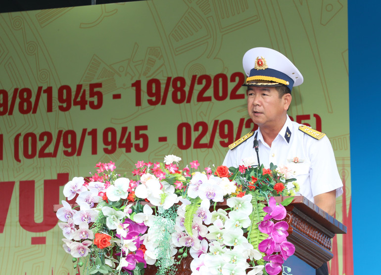Đại tá Nguyễn Quốc Doanh, Phó Tham mưu trưởng Hải quân báo cáo kết quả luyện tập. 3.jpg