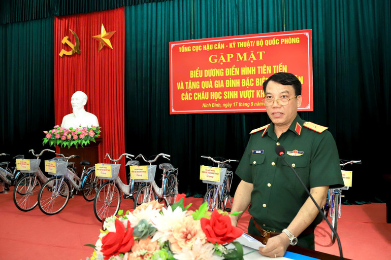 Thiếu tướng Vũ Văn Cường, Phó chính ủy Tổng cục Hậu cần-Kỹ thuật phát biểu. z7022457765798-250e2310463281e5709d41aa57ee6a61.jpg
