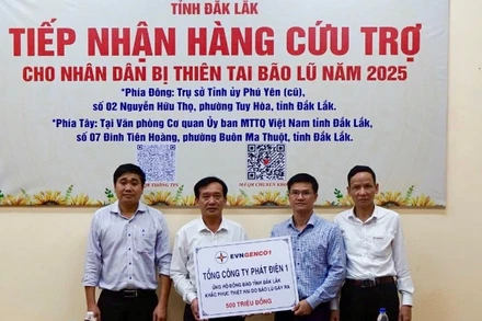 EVNGENCO1 trao kinh phí ủng hộ 500 triệu đồng cho đồng bào tỉnh Đắk Lắk bị thiệt hại do bão lũ. 