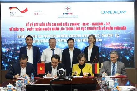 Toàn cảnh lễ ký kết Biên bản ghi nhớ hợp tác (MOU).