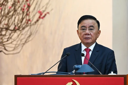 Đồng chí Trần Cẩm Tú, Ủy viên Bộ Chính trị, Thường trực Ban Bí thư ký ban hành công văn chỉ đạo công tác tổ chức Tết Bính Ngọ năm 2026. (Ảnh: DUY LINH)