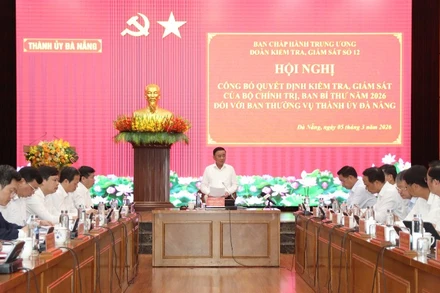 Đồng chí Trần Cẩm Tú, Ủy viên Bộ Chính trị, Thường trực Ban Bí thư phát biểu chỉ đạo tại hội nghị triển khai Quyết định kiểm tra, giám sát đối với Ban Thường vụ Thành ủy Đà Nẵng.