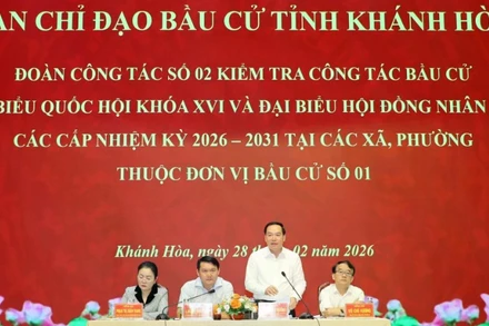 Đồng chí Hồ Xuân Trường, Ủy viên dự khuyết Trung ương Đảng, Phó Bí thư Thường trực Tỉnh ủy, Phó Trưởng Ban Chỉ đạo bầu cử tỉnh Khánh Hòa phát biểu tại buổi làm việc với các xã, phường về công tác chuẩn bị bầu cử.