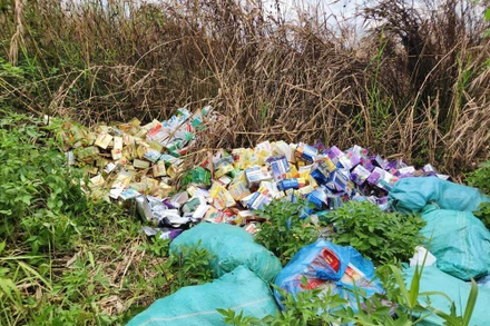 Hàng nghìn sản phẩm thực phẩm chức năng bị đổ bỏ.