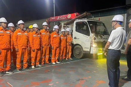 Đội xung kích Công ty Điện lực Lai Châu đã xuất phát để hỗ trợ Công ty Điện lực Hà Tĩnh khôi phục lưới điện. (Ảnh: EVN)