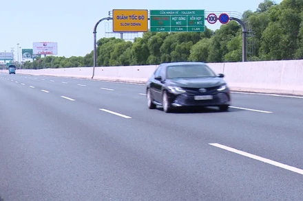 Cao tốc Hà Nội-Hải Phòng, tuyến đường đầu tiên thực hiện phân làn xe và điều chỉnh tốc độ lưu thông.