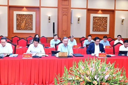 Bộ Chính trị làm việc với các Đảng ủy trực thuộc Trung ương về tổ chức Đại hội Đảng nhiệm kỳ 2025-2030. (Ảnh: ĐĂNG KHOA)