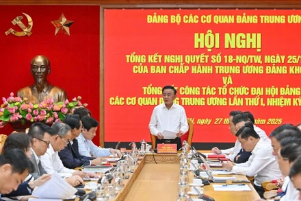 Đồng chí Trần Cẩm Tú, Ủy viên Bộ Chính trị, Thường trực Ban Bí thư, Bí thư Đảng ủy các cơ quan Đảng Trung ương chủ trì hội nghị. (Ảnh: THỦY NGUYÊN)