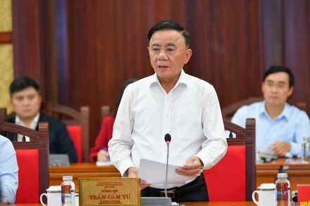 Đồng chí Trần Cẩm Tú, Ủy viên Bộ Chính trị, Thường trực Ban Bí thư, Trưởng Tiểu ban Tổ chức phục vụ Đại hội XIV của Đảng chủ trì họp Thường trực Tiểu ban. (Ảnh: THẾ ĐẠI)