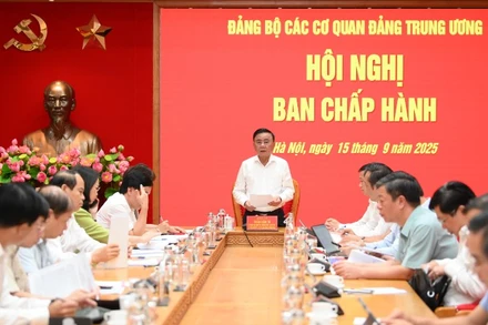Đồng chí Trần Cẩm Tú, Ủy viên Bộ Chính trị, Thường trực Ban Bí thư, Bí thư Đảng ủy các cơ quan Đảng Trung ương chủ trì hội nghị. (Ảnh: THẾ ĐẠI)