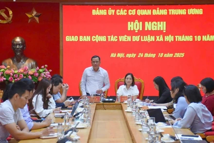 Các cộng tác viên dư luận xã hội tập trung phản ánh, trao đổi một số nhóm vấn đề, sự kiện lớn được dư luận quan tâm.