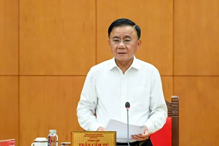 Đồng chí Trần Cẩm Tú, Ủy viên Bộ Chính trị, Thường trực Ban Bí thư ký ban hành Chỉ thị số 54-CT/TW. (Ảnh: DUY LINH) 