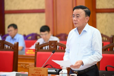 Thường trực Ban Bí thư Trần Cẩm Tú đã ký ban hành Kết luận số 195-KL/TW ngày 26/9/2025 của Bộ Chính trị, Ban Bí thư về tình hình, kết quả hoạt động của bộ máy hệ thống chính trị và chính quyền địa phương 2 cấp. (Ảnh: THẾ ĐẠI)